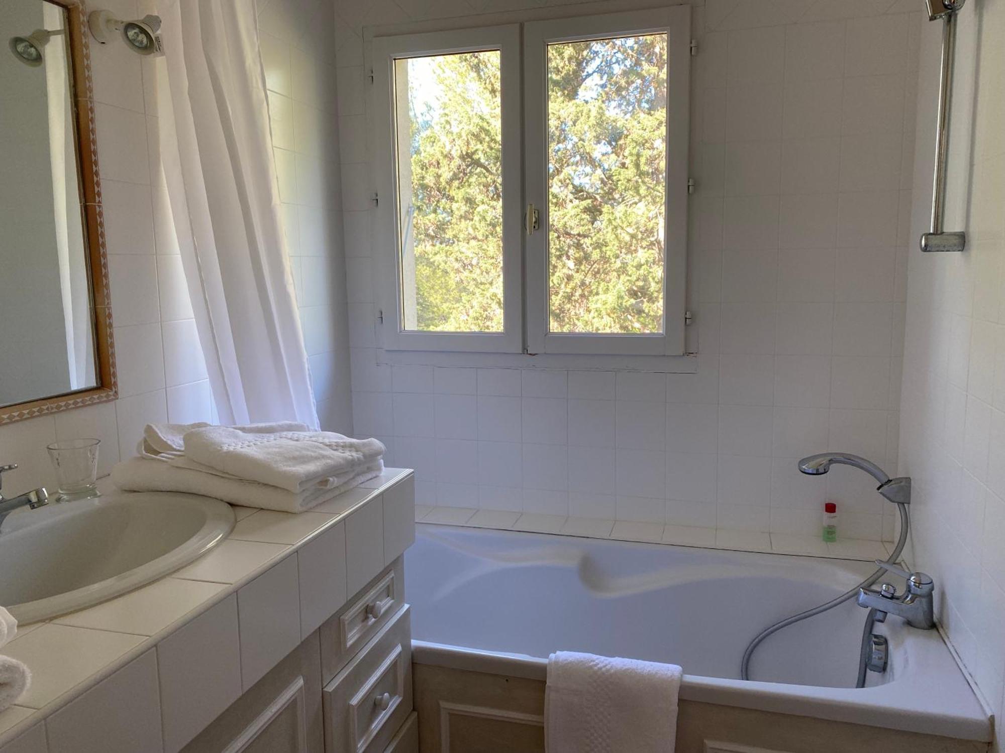 Domaine De Fondouce Bed & Breakfast Villeveyrac Dış mekan fotoğraf